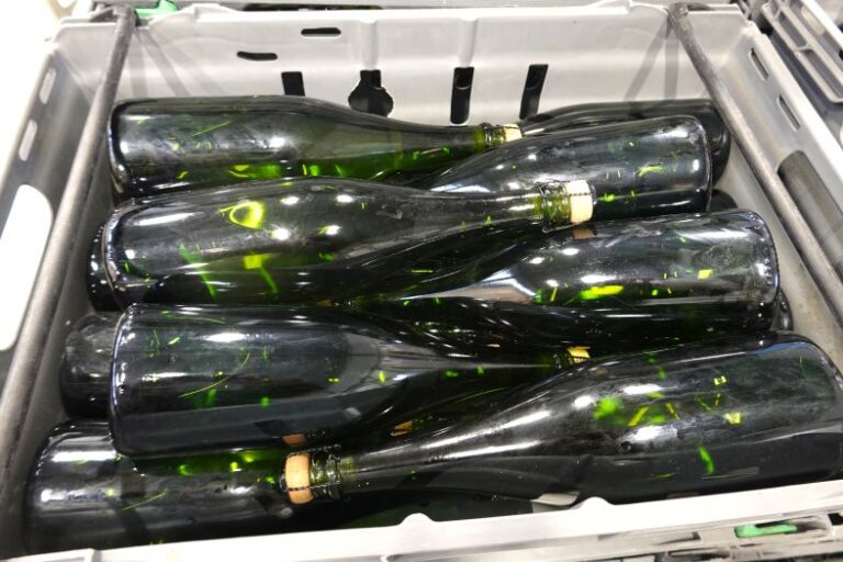 Schwedischer Sekt, noch ohne Etikett